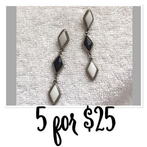 🚨CLOSET CLOSING🚨 Black/White Diamond Shaped Retro Dangle Earrings